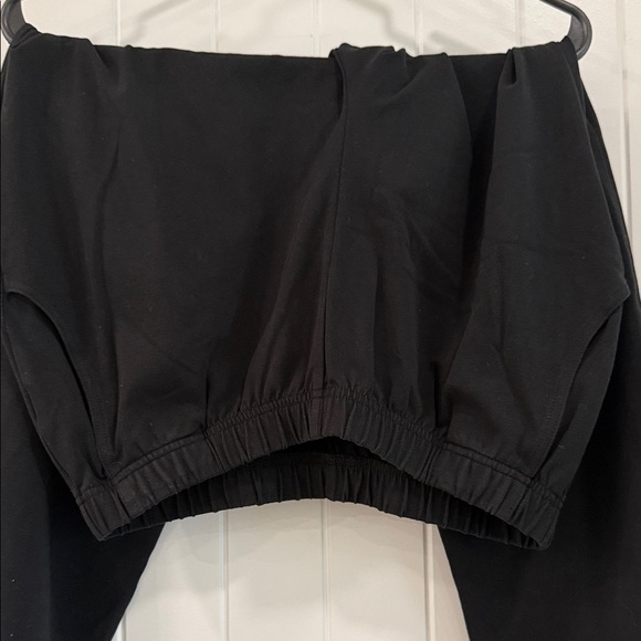 L.L. Bean Women's Black Go-Anywhere Pants (sz med petite) - Picture 3 of 5